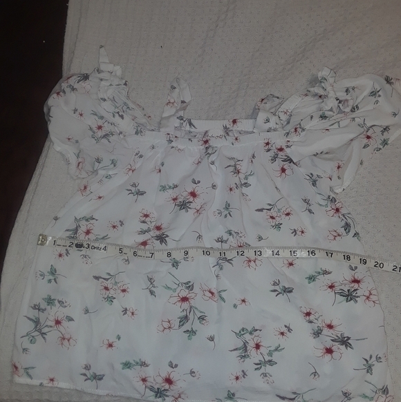 BAILEY and Chloe cold shoulder pretty floral top small - Picture 9 of 9